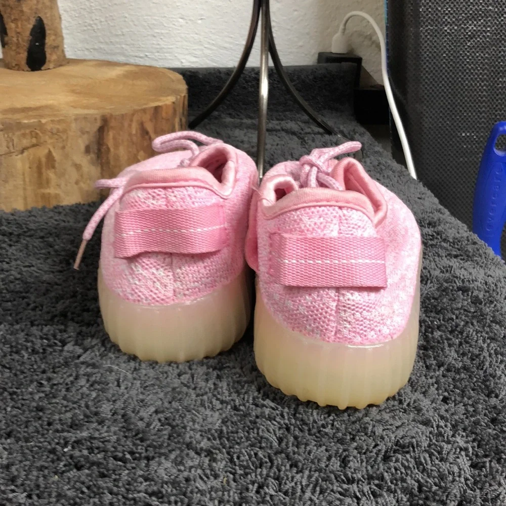 Link light up shoes‎